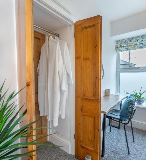 مبيت وإفطار Porthleven B And B