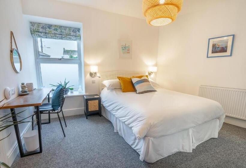 مبيت وإفطار Porthleven B And B