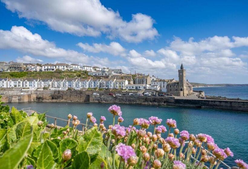مبيت وإفطار Porthleven B And B