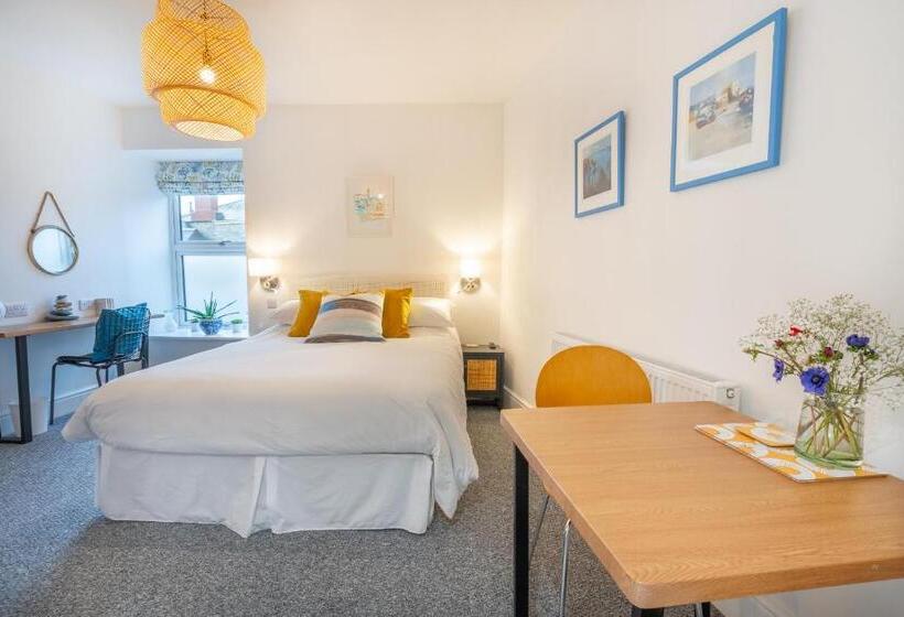 مبيت وإفطار Porthleven B And B