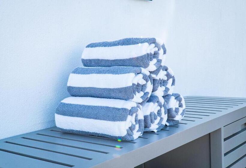 Flamboyan Hotel & Residences