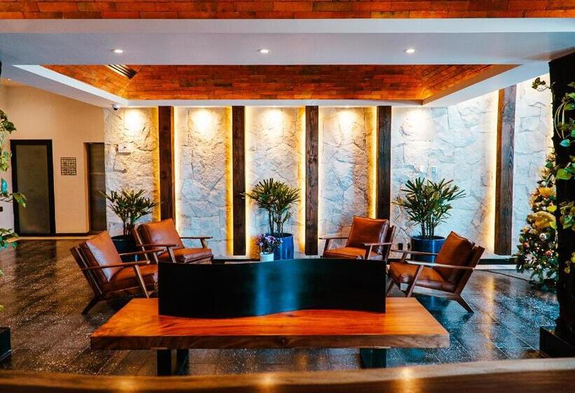 Flamboyan Hotel & Residences