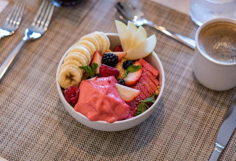 Flamboyan Hotel & Residences