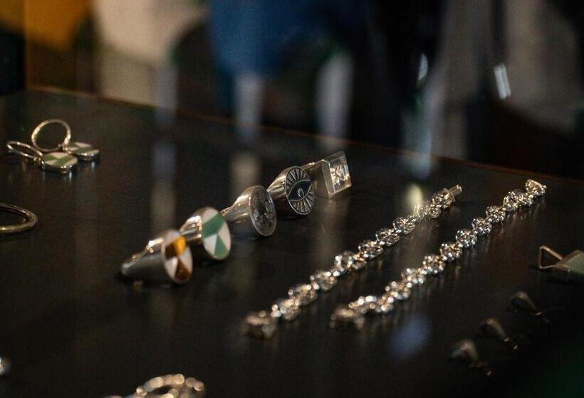 Flamboyan Hotel & Residences