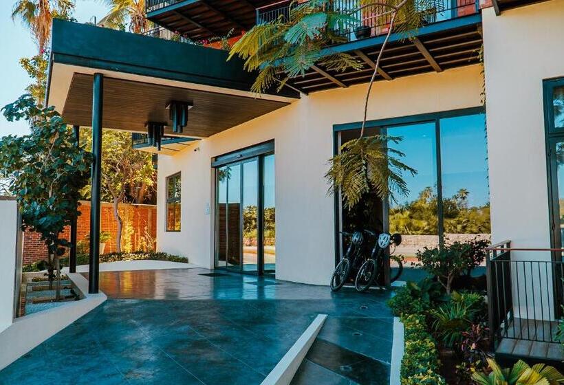 Flamboyan Hotel & Residences