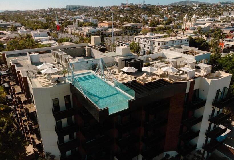 Flamboyan Hotel & Residences