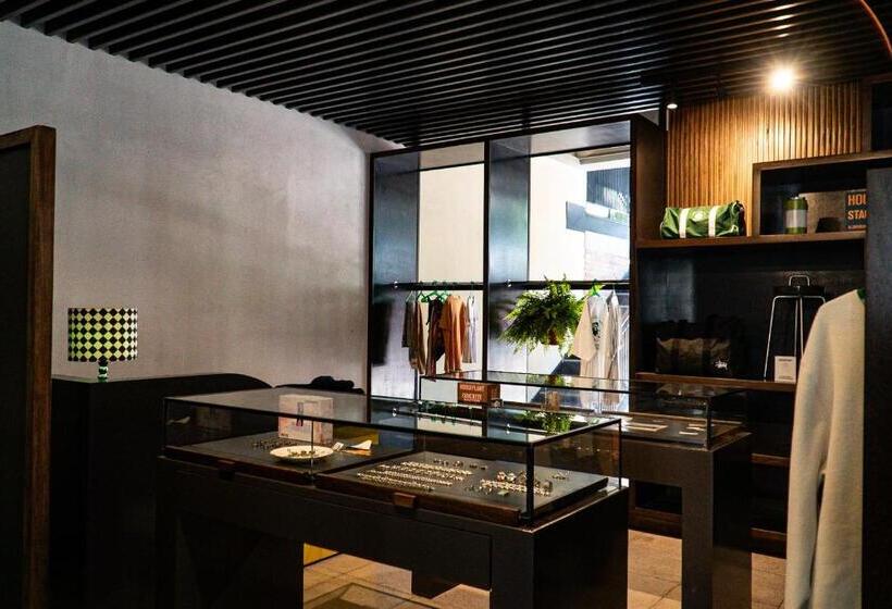 Flamboyan Hotel & Residences