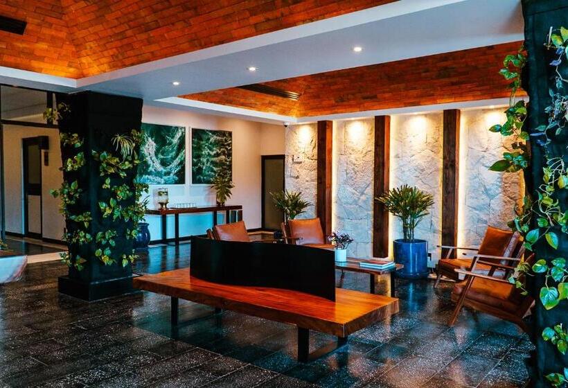 Flamboyan Hotel & Residences