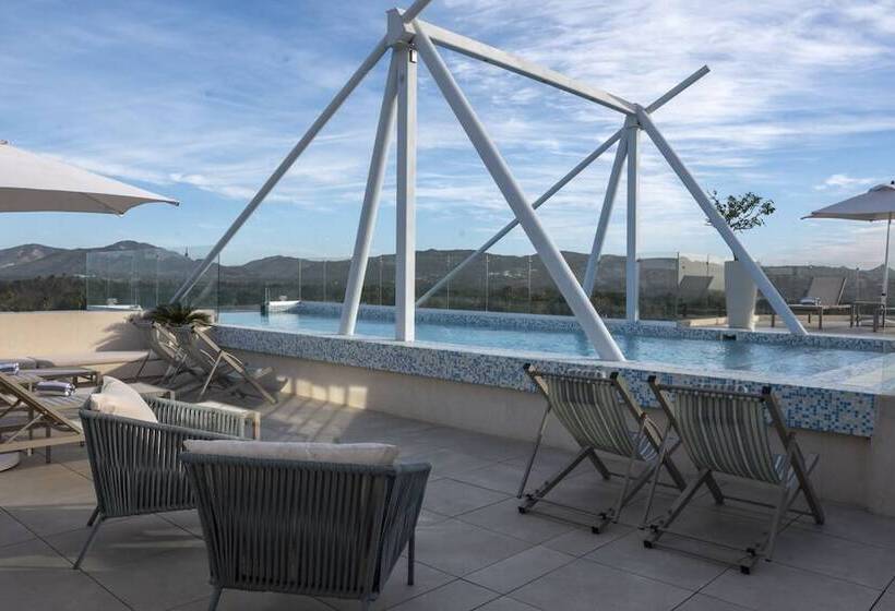 Flamboyan Hotel & Residences