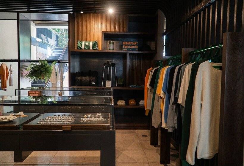 Flamboyan Hotel & Residences