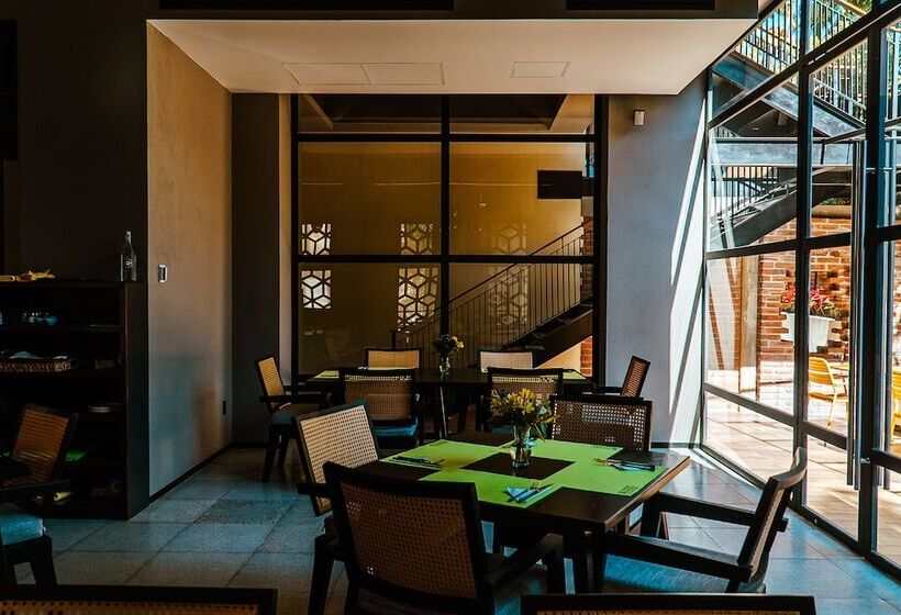 Flamboyan Hotel & Residences