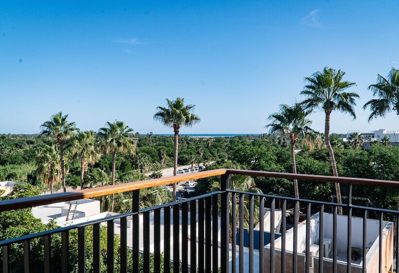 Flamboyan Hotel & Residences