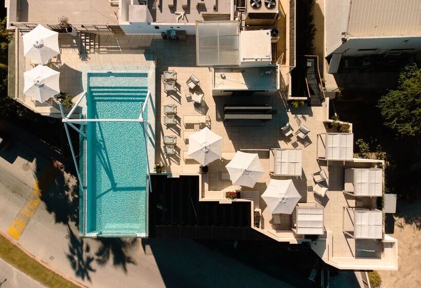 Flamboyan Hotel & Residences