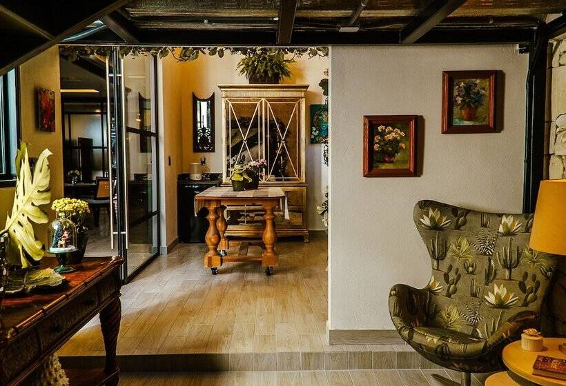 Flamboyan Hotel & Residences