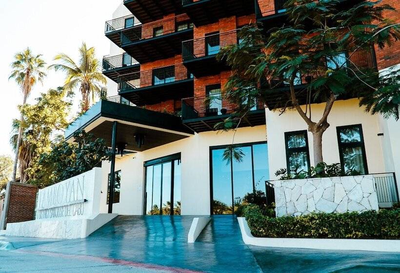 Flamboyan Hotel & Residences