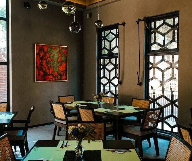 Flamboyan Hotel & Residences