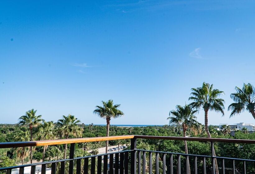 Flamboyan Hotel & Residences