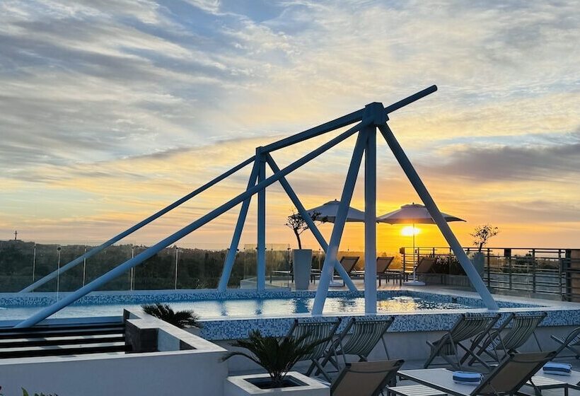 Flamboyan Hotel & Residences