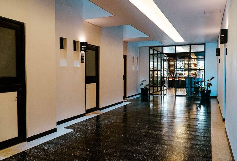 Flamboyan Hotel & Residences