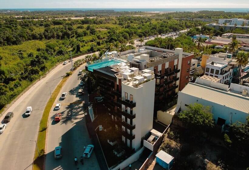 Flamboyan Hotel & Residences