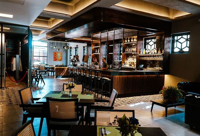 Flamboyan Hotel & Residences