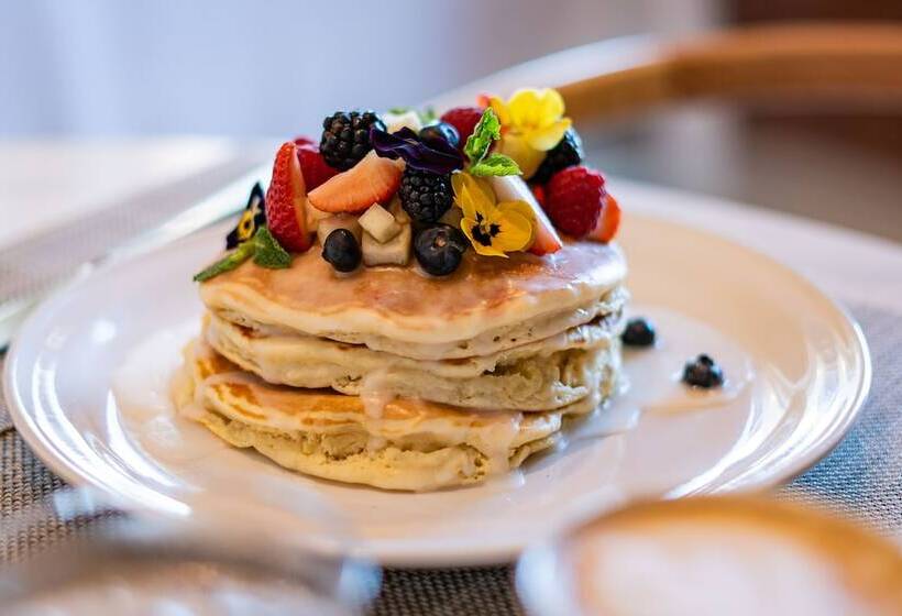 Flamboyan Hotel & Residences