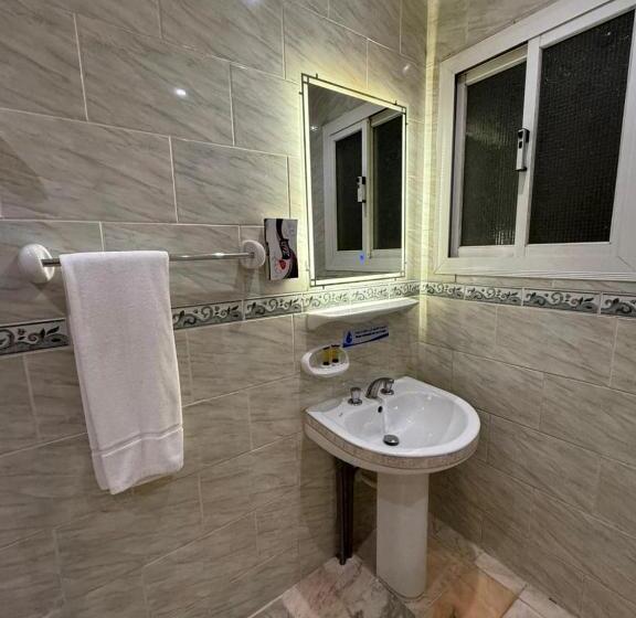 فندق شقق اجنحة بيداء الشرق للشق المخدومة