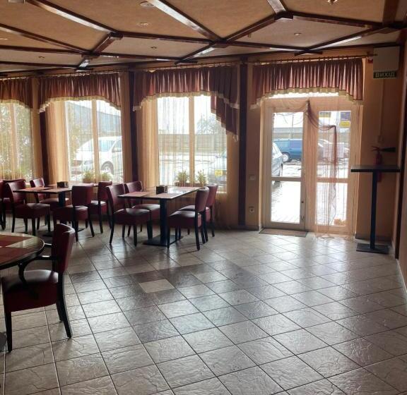 Hotelli готель клен