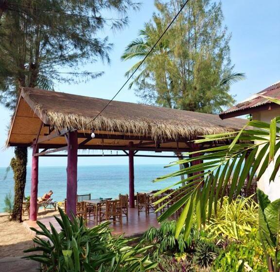 هتل A Little Bungalows By Beach