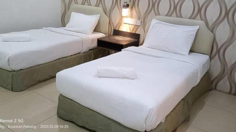 בית מלון כפרי Alia Express Twelve