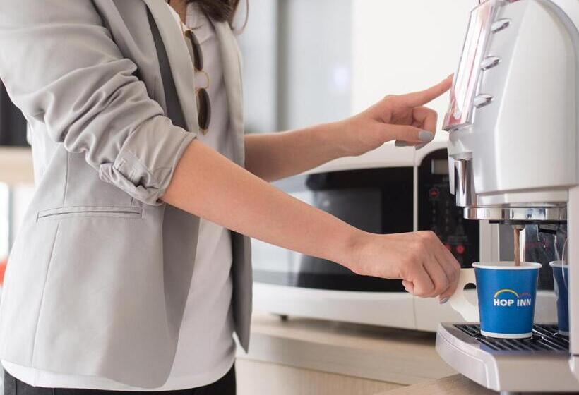 Отель Hop Inn Suphanburi