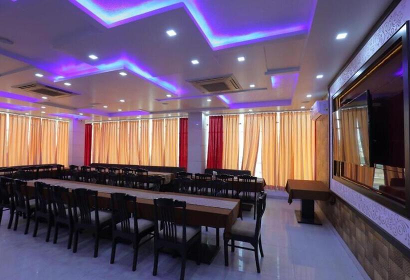 فندق Liva International