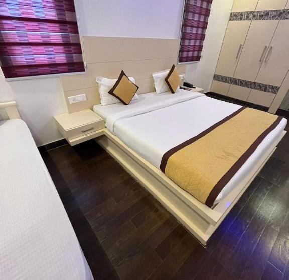 فندق Liva International