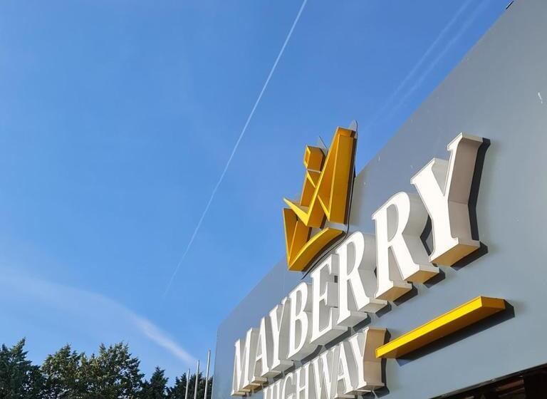 هتل Mayberry Highway Apartmani Medijapark