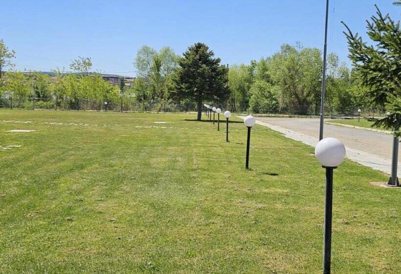 هتل Mayberry Highway Apartmani Medijapark