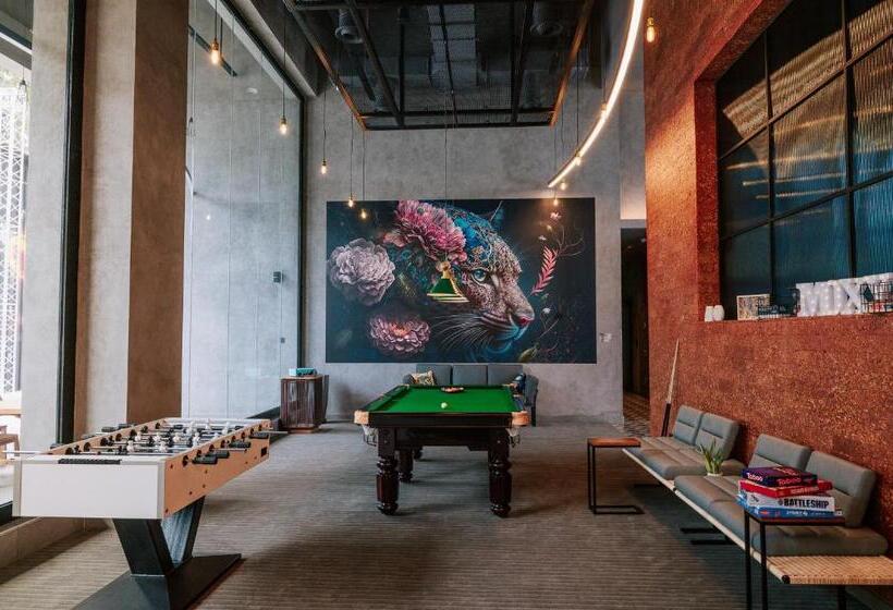 Отель Moxy Bengaluru Airport Prestige Tech Cloud