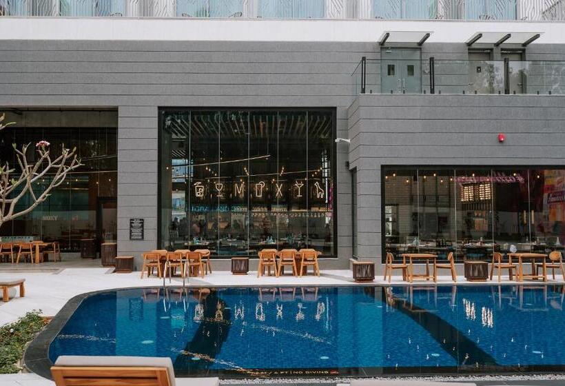 Отель Moxy Bengaluru Airport Prestige Tech Cloud