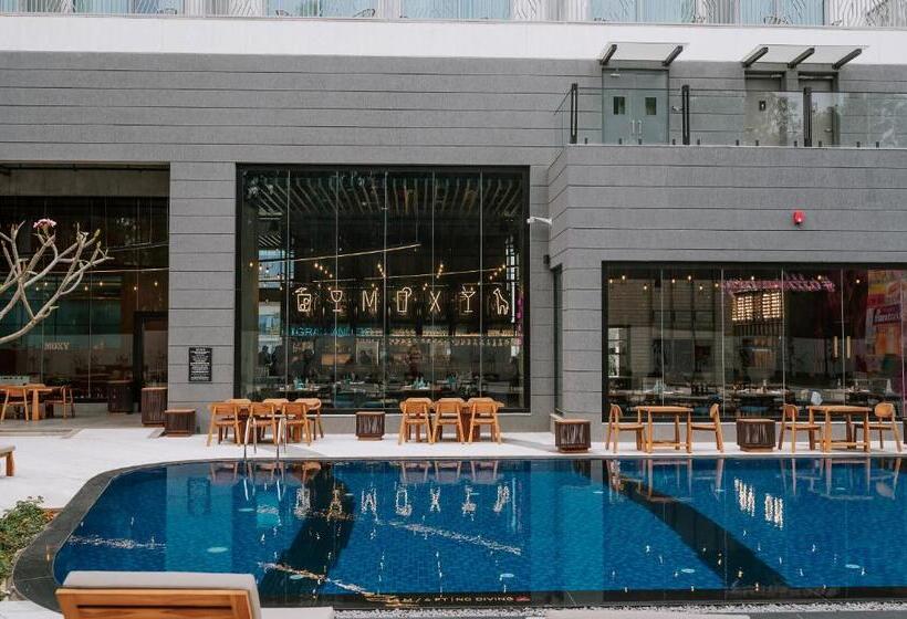 Отель Moxy Bengaluru Airport Prestige Tech Cloud