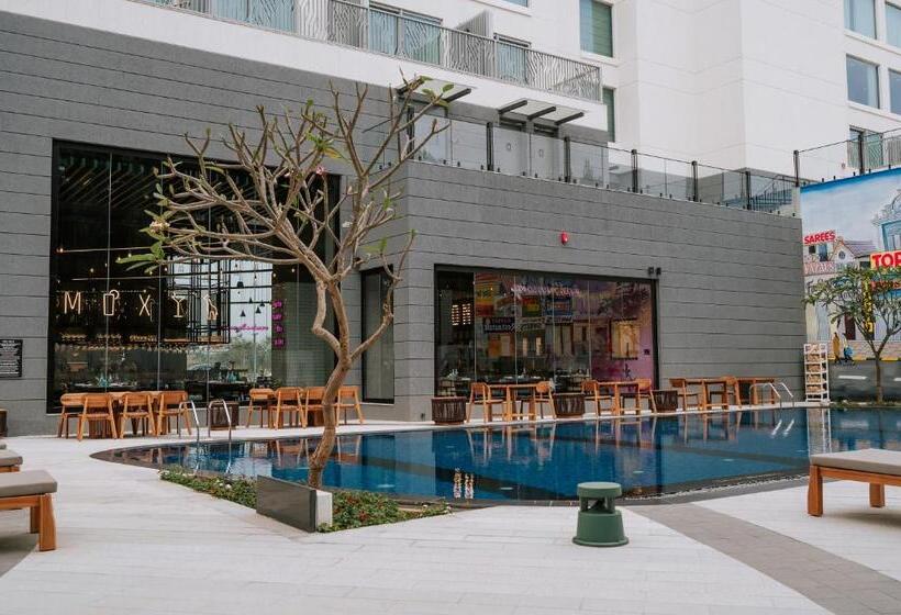 Отель Moxy Bengaluru Airport Prestige Tech Cloud