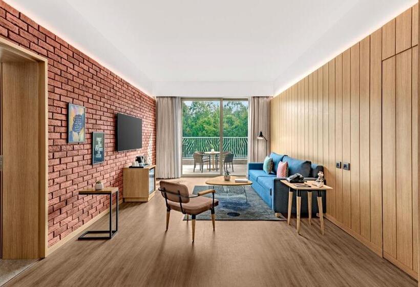 Отель Moxy Bengaluru Airport Prestige Tech Cloud