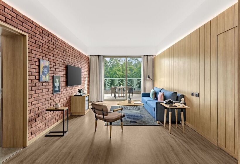 Отель Moxy Bengaluru Airport Prestige Tech Cloud