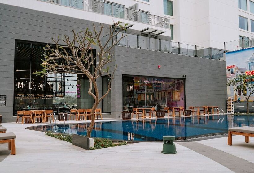 Отель Moxy Bengaluru Airport Prestige Tech Cloud