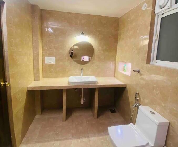 בית מלון כפרי New Moon Retreat