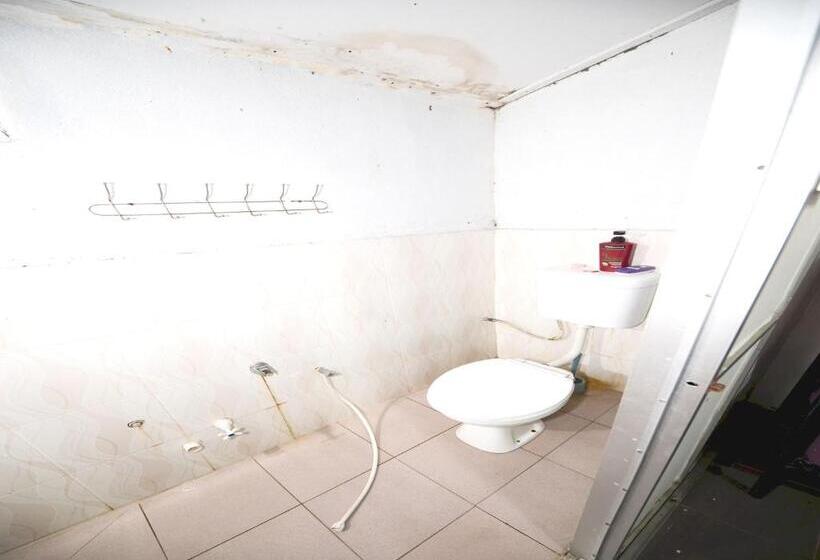 فندق Oyo 90915 Ilham Villa