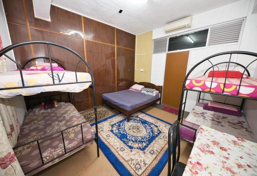 فندق Oyo 90915 Ilham Villa