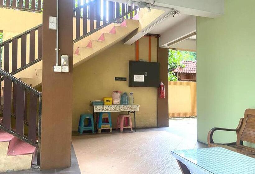 فندق Oyo 90915 Ilham Villa