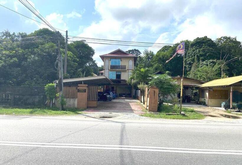 فندق Oyo 90915 Ilham Villa