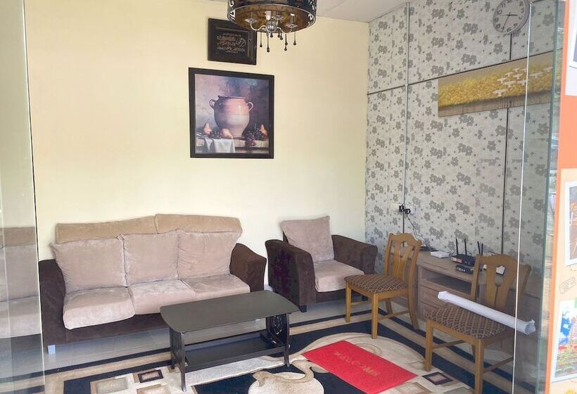 בית מלון כפרי Oyo Home 90904 Ray Yan Guesthouse
