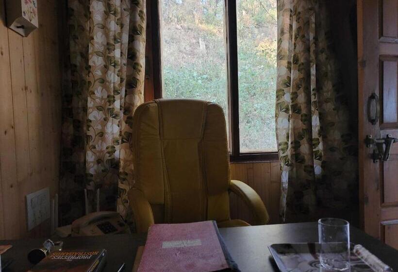 酒店 Oyo Pine View