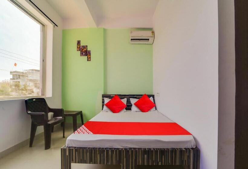 Hotel Oyo Urvi Castle